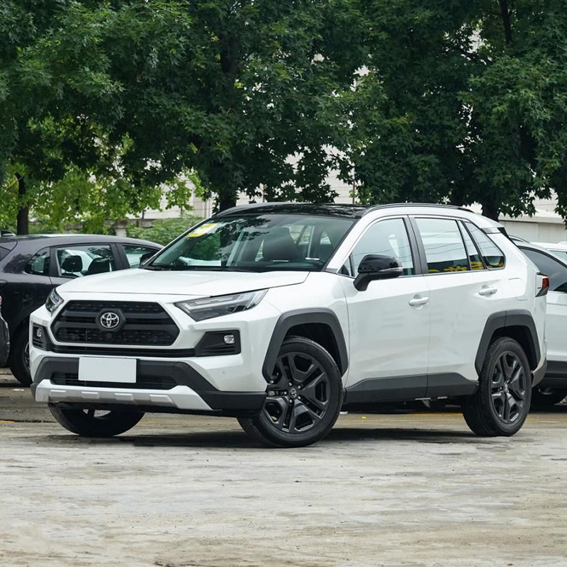 RAV4 2023 módel bensínjeppa